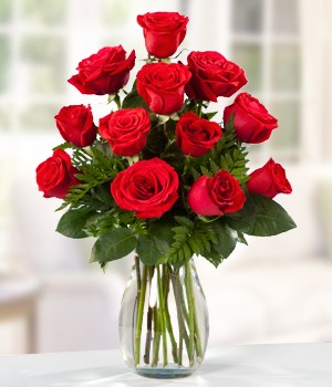 docena de rosas rojas en florero buenos aires