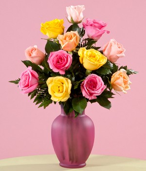 rosas surtidas en florero para mama